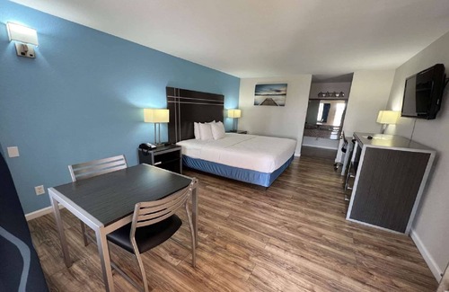 Orange Hotel | Days Inn by Wyndham Orange