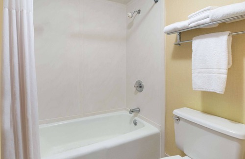 Paducah Hotel | Days Inn by Wyndham Paducah I-24 Exit 4