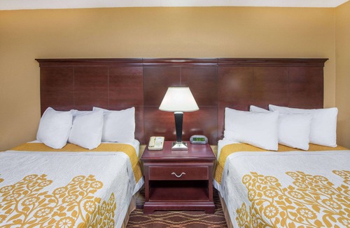 Paducah Hotel | Days Inn by Wyndham Paducah I-24 Exit 4