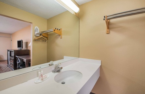 Paducah Hotel | Days Inn by Wyndham Paducah I-24 Exit 4