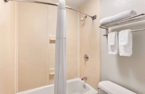 Paris Hotel | Days Inn by Wyndham Paris