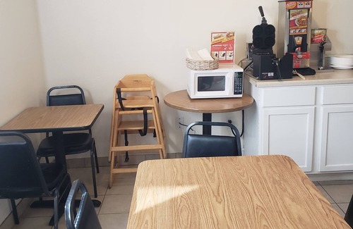 Pocatello Hotel | Days Inn by Wyndham Pocatello University Area