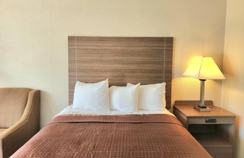 Seguin Hotel | Days Inn by Wyndham Seguin TX