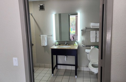Seguin Hotel | Days Inn by Wyndham Seguin TX