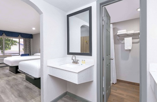Fort Worth Hotel | Days Inn by Wyndham South Fort Worth