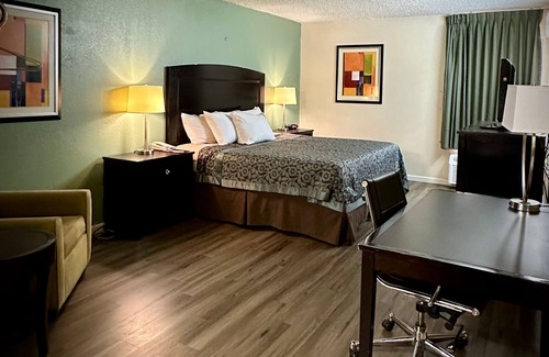 South Tulsa Hotel | Days Inn by Wyndham Southern Hills/ORU