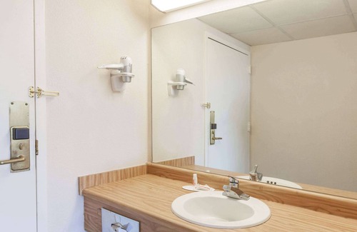 Syracuse Hotel | Days Inn by Wyndham Syracuse