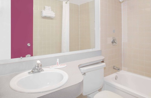 Griffin Heights Hotel | Days Inn by Wyndham Tallahassee University Center