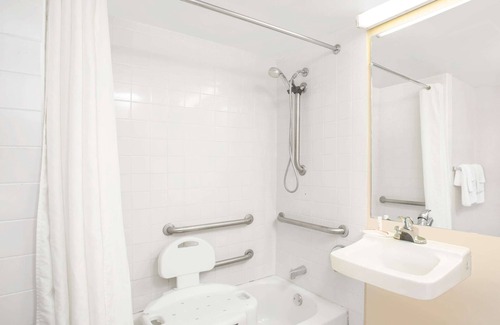 Griffin Heights Hotel | Days Inn by Wyndham Tallahassee University Center