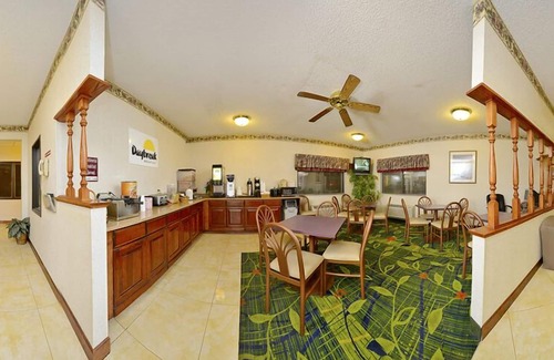 Southwest Topeka Hotel | Days Inn by Wyndham Topeka