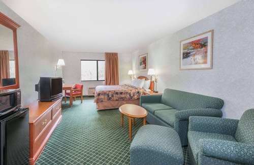 Southwest Topeka Hotel | Days Inn by Wyndham Topeka