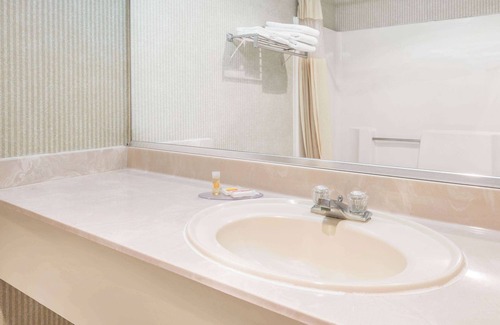 Southwest Topeka Hotel | Days Inn by Wyndham Topeka