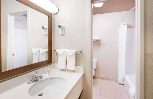 West Des Moines Hotel | Days Inn by Wyndham West Des Moines