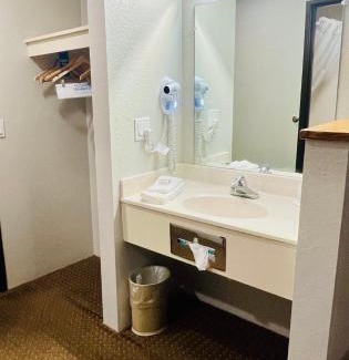 Pinnacles Entrance Badlands Hotel | Days Inn by Wyndham Wall