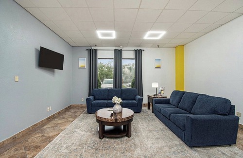 Mount Pleasant Hotel | Days Inn & Suites by Wyndham Mt Pleasant