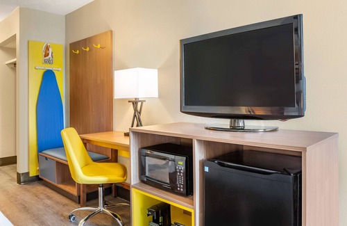 Rocky Mount Hotel | Days Inn & Suites by Wyndham Rocky Mount Golden East
