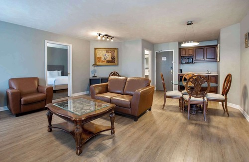 Moncton Hotel | Days Inn & Suites by Wyndham Moncton