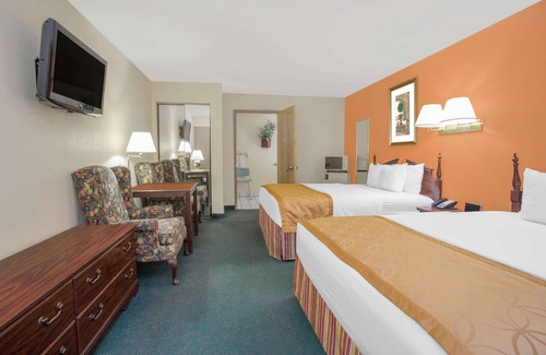 Gallup Hotel | Days Inn & Suites by Wyndham Red Rock-Gallup