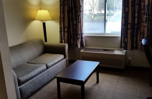Vancouver Hotel | Days Inn & Suites by Wyndham Vancouver