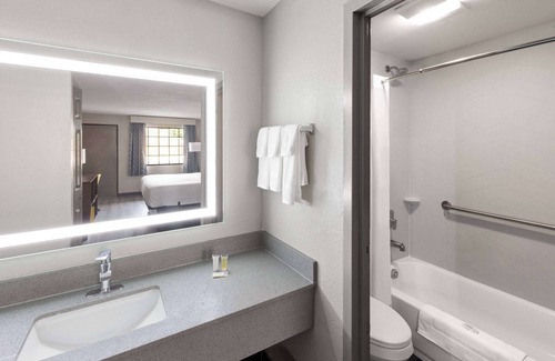 Vicksburg Hotel | Days Inn & Suites by Wyndham Vicksburg