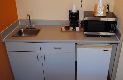 Webster Hotel | Days Inn & Suites by Wyndham Webster NASA-ClearLake-Houston