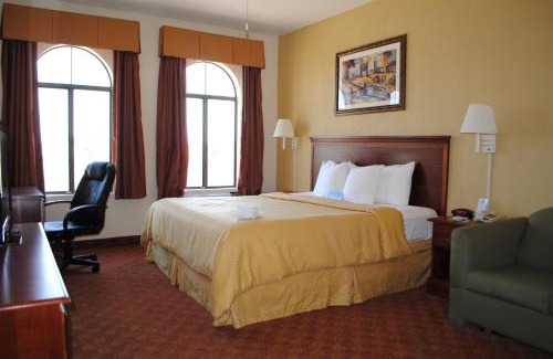 Webster Hotel | Days Inn & Suites by Wyndham Webster NASA-ClearLake-Houston