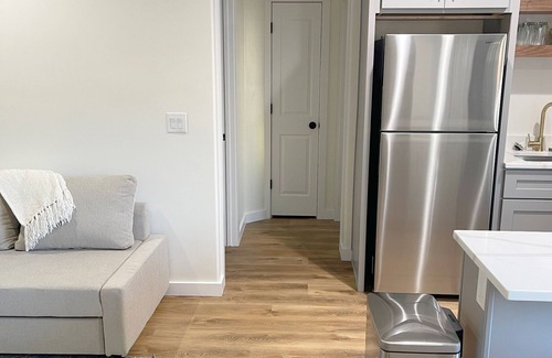 Rio Vista Cottage | Daytona Beach Centrally Located Guesthouse- 8 mins to beach