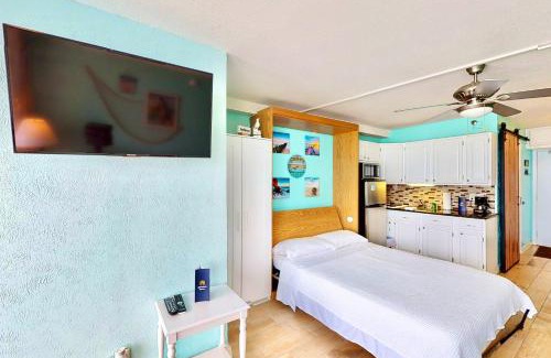 East Daytona Hotel | Daytona Beach Club 708