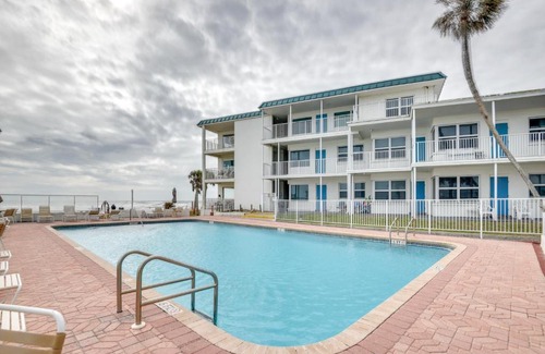Lenox Park Apartment | Daytona Beach Studio with Private Lanai 1 Mi to Pier