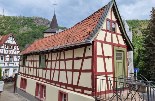 Bad Muenster am Stein-Ebernburg Apartment | Gemütliche Ferienwohnung im Liebevoll Renovierten, Ältesten Fachwerkhaus