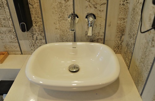 Surat Hotel | DE GLANCE HOTEL