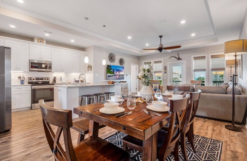 East End House | De La Sol: Charming SGI Home - Private Pool, Pet Friendly, Sleeps 10!