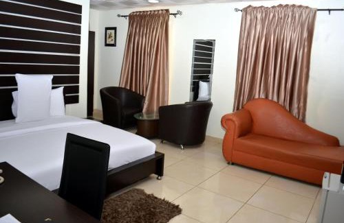 Surulere Hotel | De Rigg Place - Alaka Estate, Surulere
