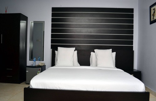Surulere Hotel | De Rigg Place