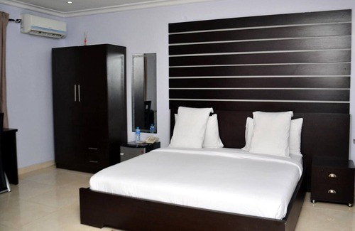 Surulere Hotel | De Rigg Place