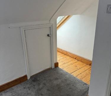 West Thornton Apartment | Decent Private Floor In Suburban Area