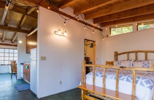 Chelan Hotel | Deep Water Cabin