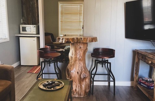 Eureka Springs Historic District Cabin | Deer Hollow Cottage at Tradewinds