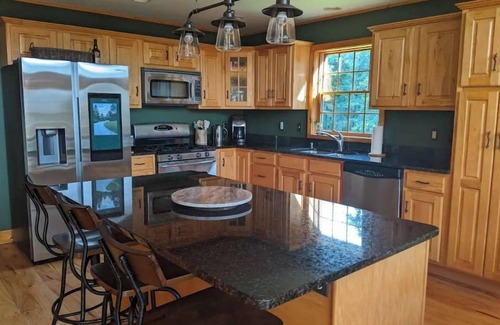 Peach Glen House | Deer Run Lodge - hike the forest, relax by the fireplace!