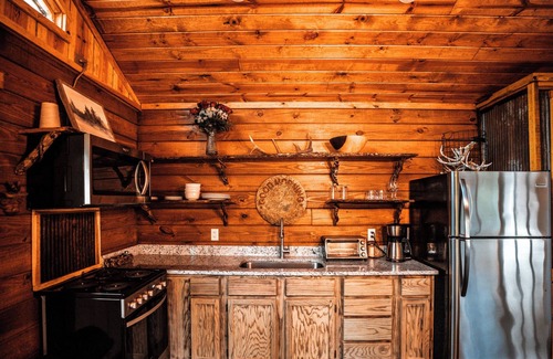 Mid America Cabin | Deer Run Treehouse - Starlight Haven