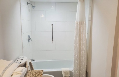 Madison Hotel | Deerfield Inn & Suites