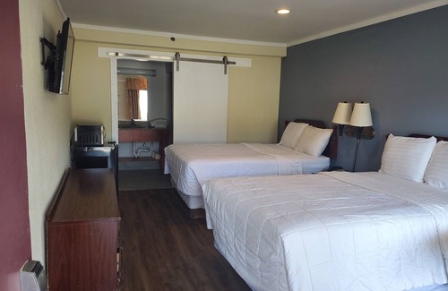 Madison Hotel | Deerfield Inn & Suites