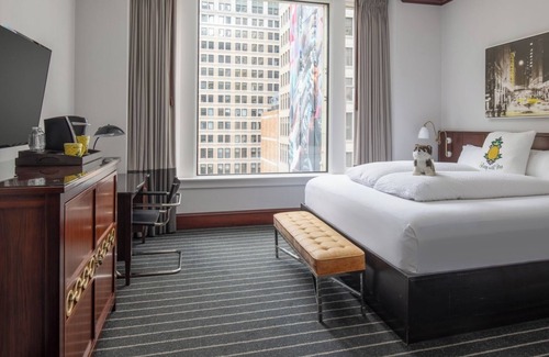 Downtown Chicago Hotel | Delightful Room w/Whimsical Decor & Modern Amenities Near Magnificent Mile