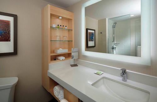 Queens Square Hotel | Delta Hotels Prince Edward by Marriott