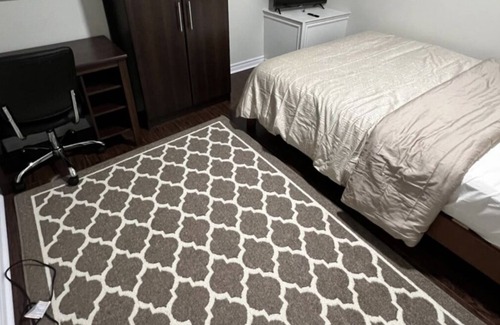 Halton Regional Municipality House | Deluxe BR Full Suite, TV, Free Parking/Wifi
