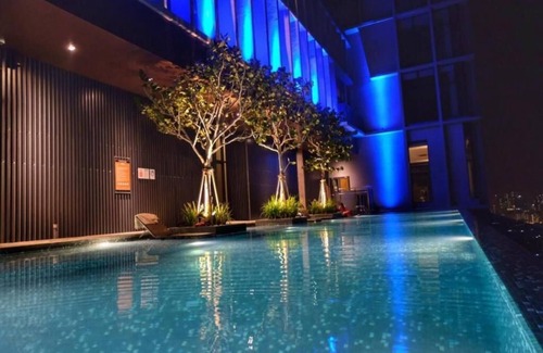 Kuala Lumpur City Centre Apartment | Deluxe King Suite with Garden View 15