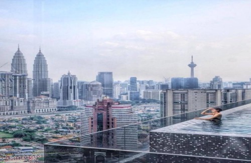 Kuala Lumpur City Centre Apartment | Deluxe King Suite with Garden View 15