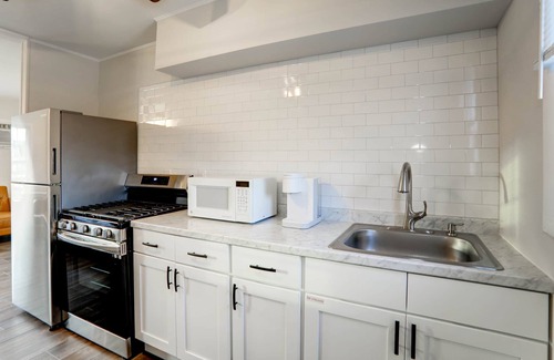 Wildwood Apartment | Deluxe One Bedroom Suite 201