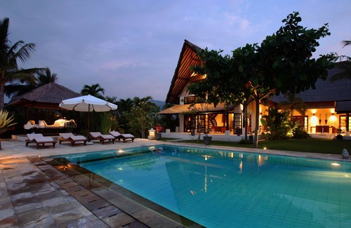 Dencarik Villa | DENCARIK/LOVINA LUXURY VILLA WITH PRIVATE POOL DIRECTLY AT THE BEACH