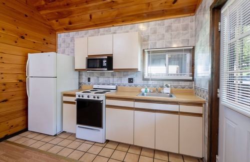 Lake George Hotel | Depe Dene Lakeside Resort